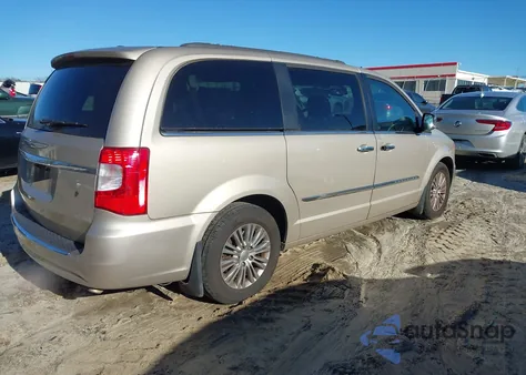 2016 Chrysler Town & Country Touring L z USA, uszkodzony, nr VIN 2C4RC1CG3GR133171